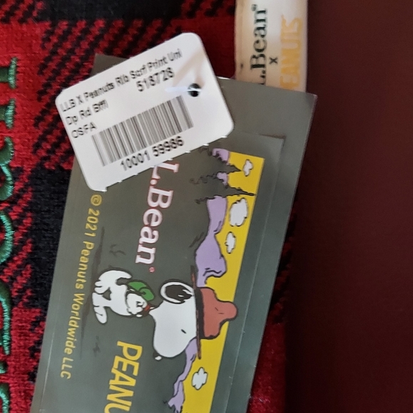 NWT L.L. Bean Peanuts Buffalo Plaid Scarf - Picture 4 of 4